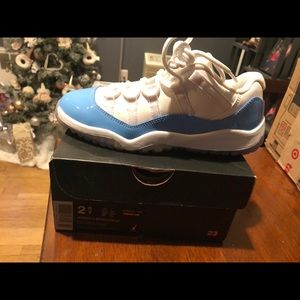 Never worn  boys Jordan 11’s